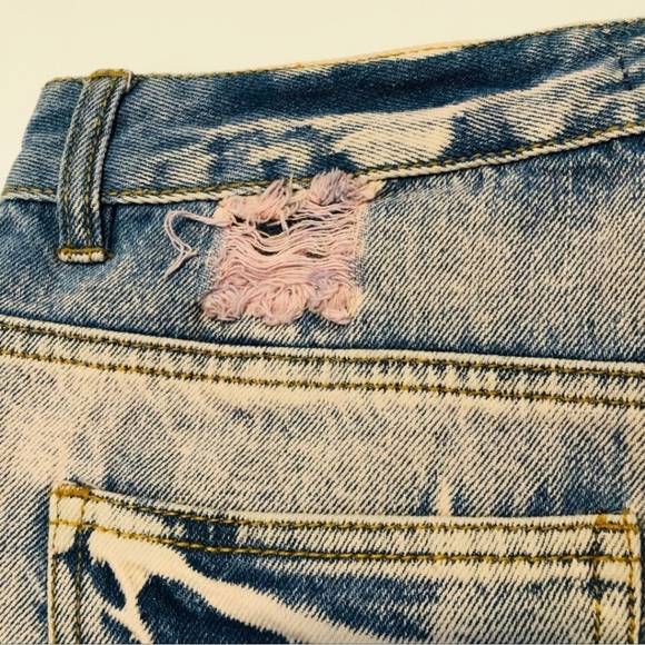 NWT Love Fire Denim Studded Shorts Acid Wash Pink Raw Edge Hem Junior Size 9 - Picture 6 of 9
